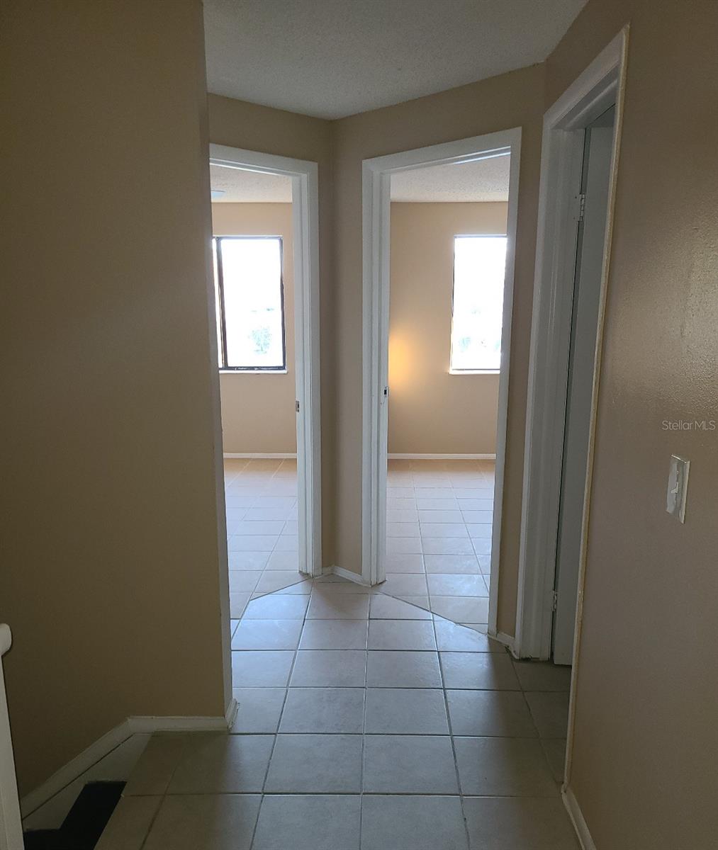 Image 14 of 20 For 4916 Silver Oaks Vlg  E