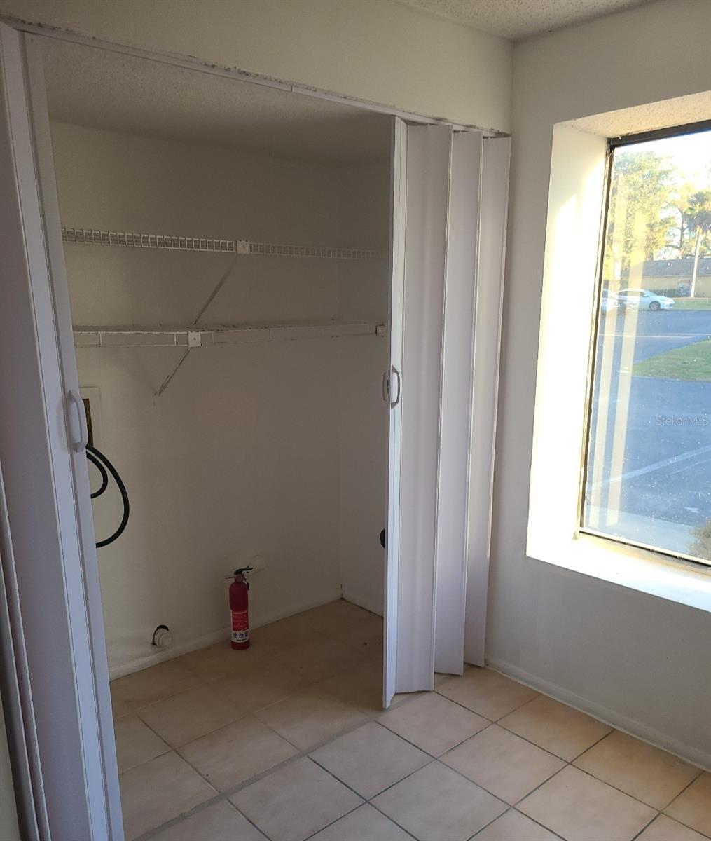 Image 4 of 20 For 4916 Silver Oaks Vlg  E