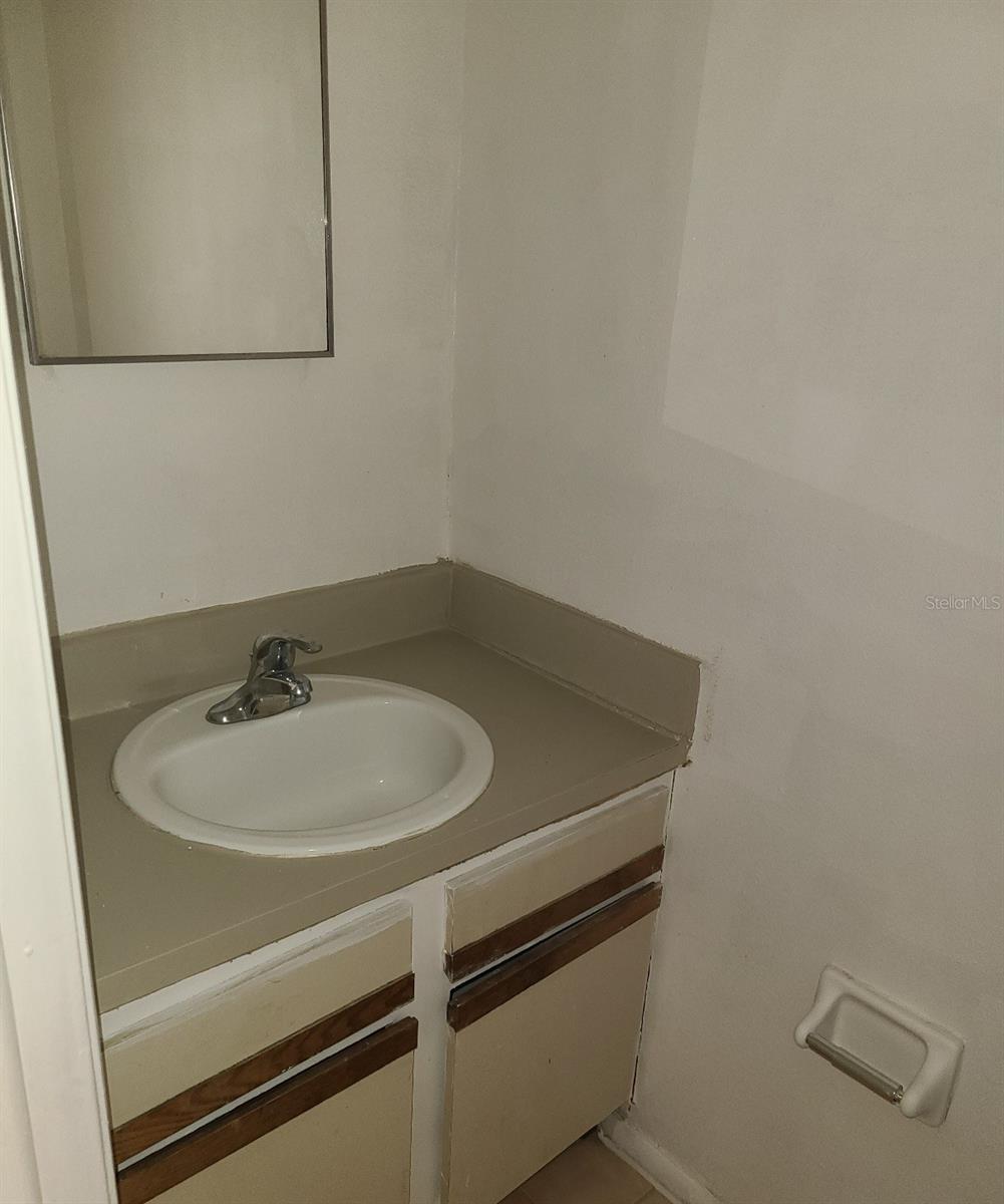 Image 5 of 20 For 4916 Silver Oaks Vlg  E