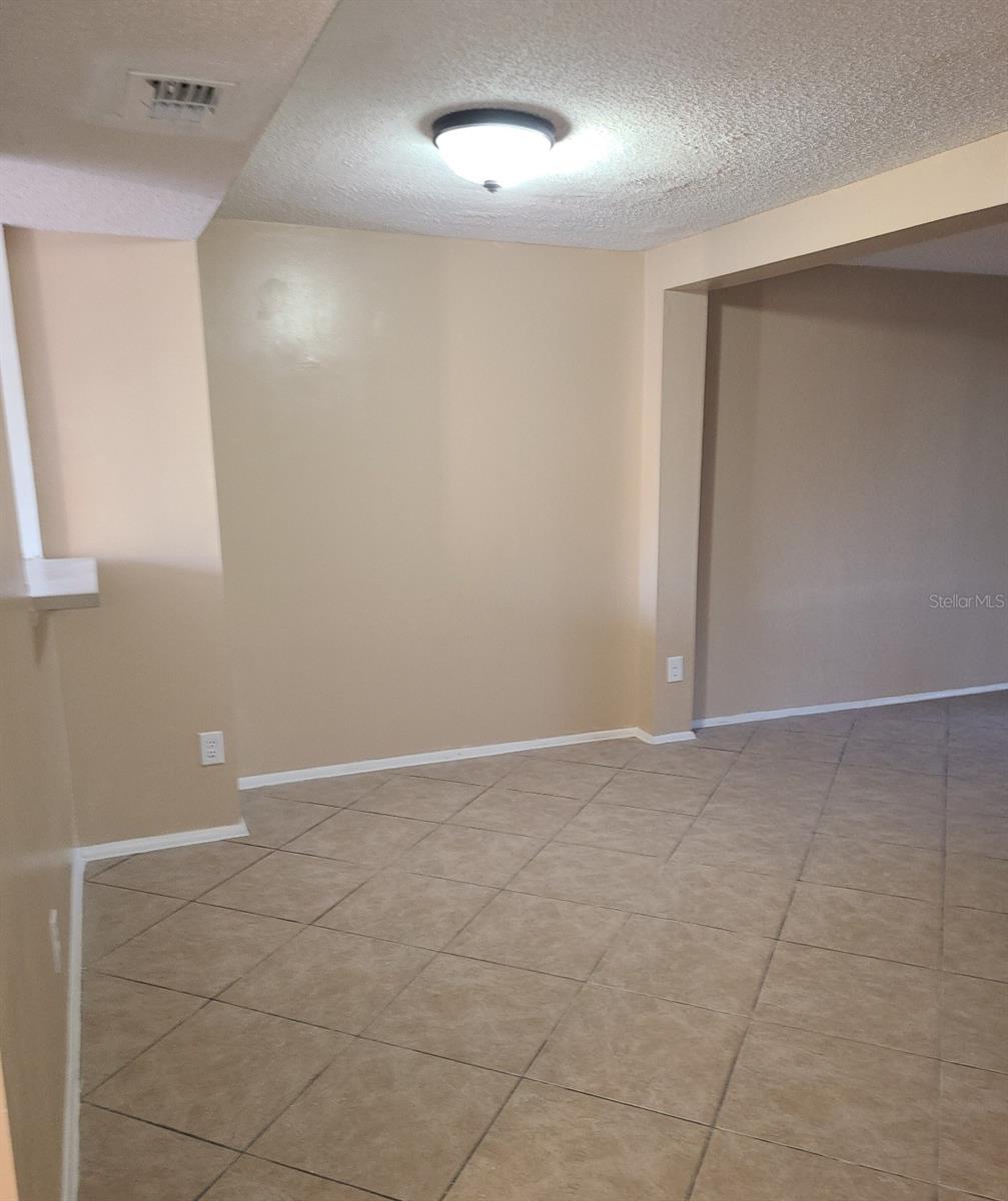 Image 6 of 20 For 4916 Silver Oaks Vlg  E