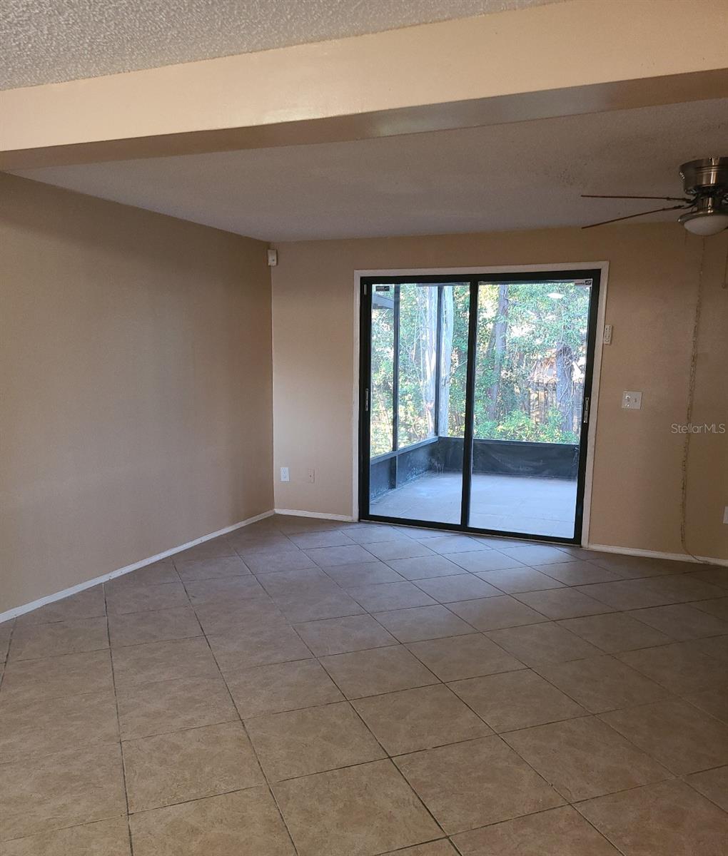 Image 7 of 20 For 4916 Silver Oaks Vlg  E