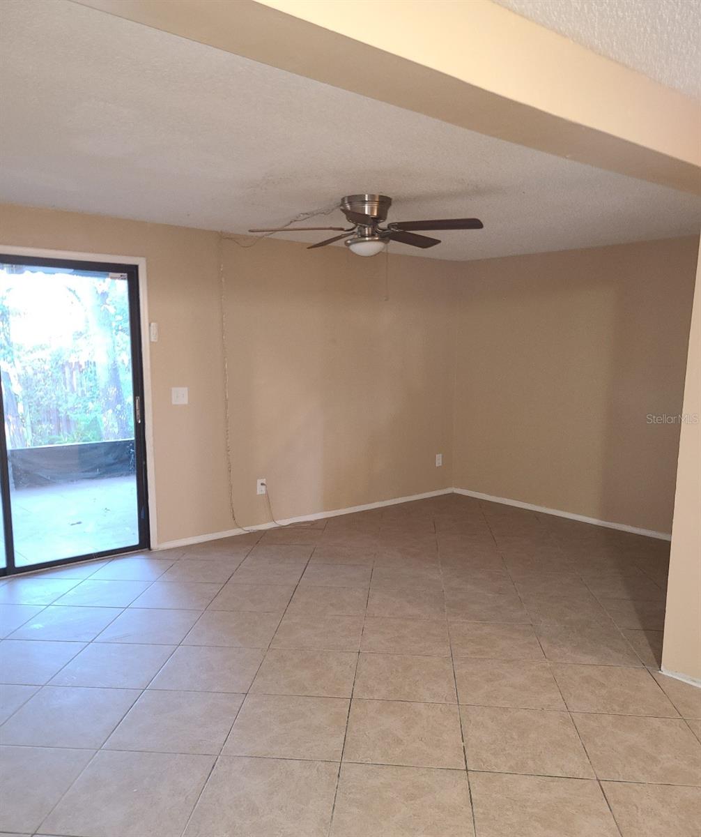 Image 8 of 20 For 4916 Silver Oaks Vlg  E