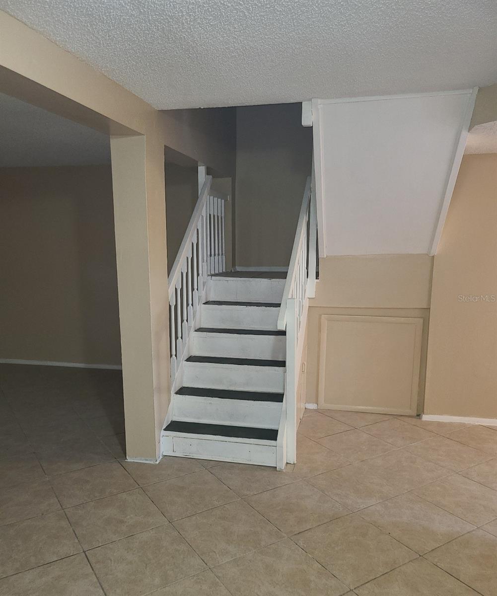 Image 9 of 20 For 4916 Silver Oaks Vlg  E