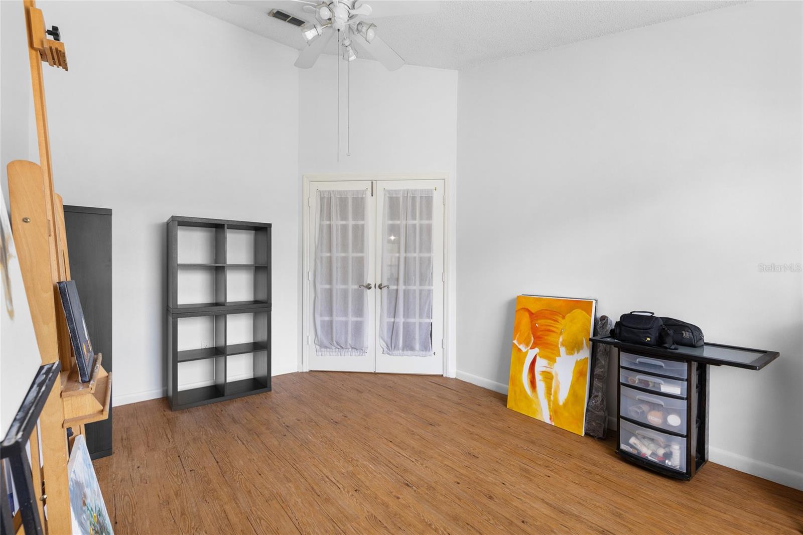 Listing photo id 11 for 9858 Balmoral Circle