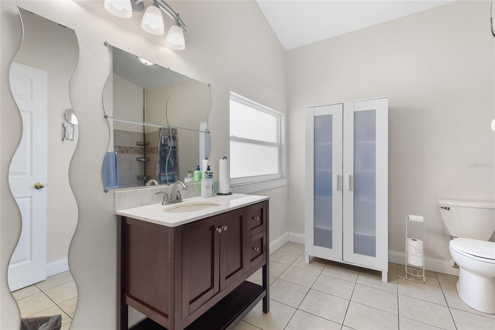 Listing photo id 14 for 9858 Balmoral Circle