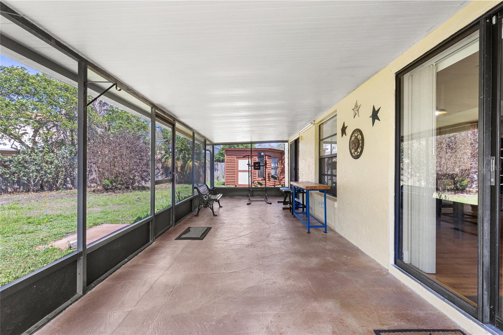 Listing photo id 20 for 9858 Balmoral Circle