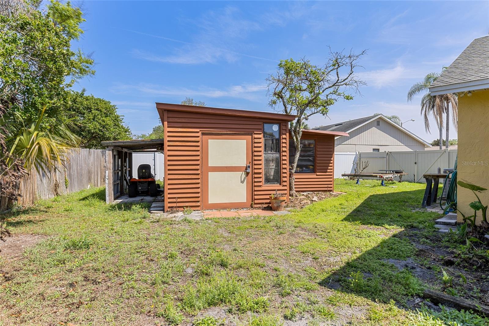 Listing photo id 21 for 9858 Balmoral Circle