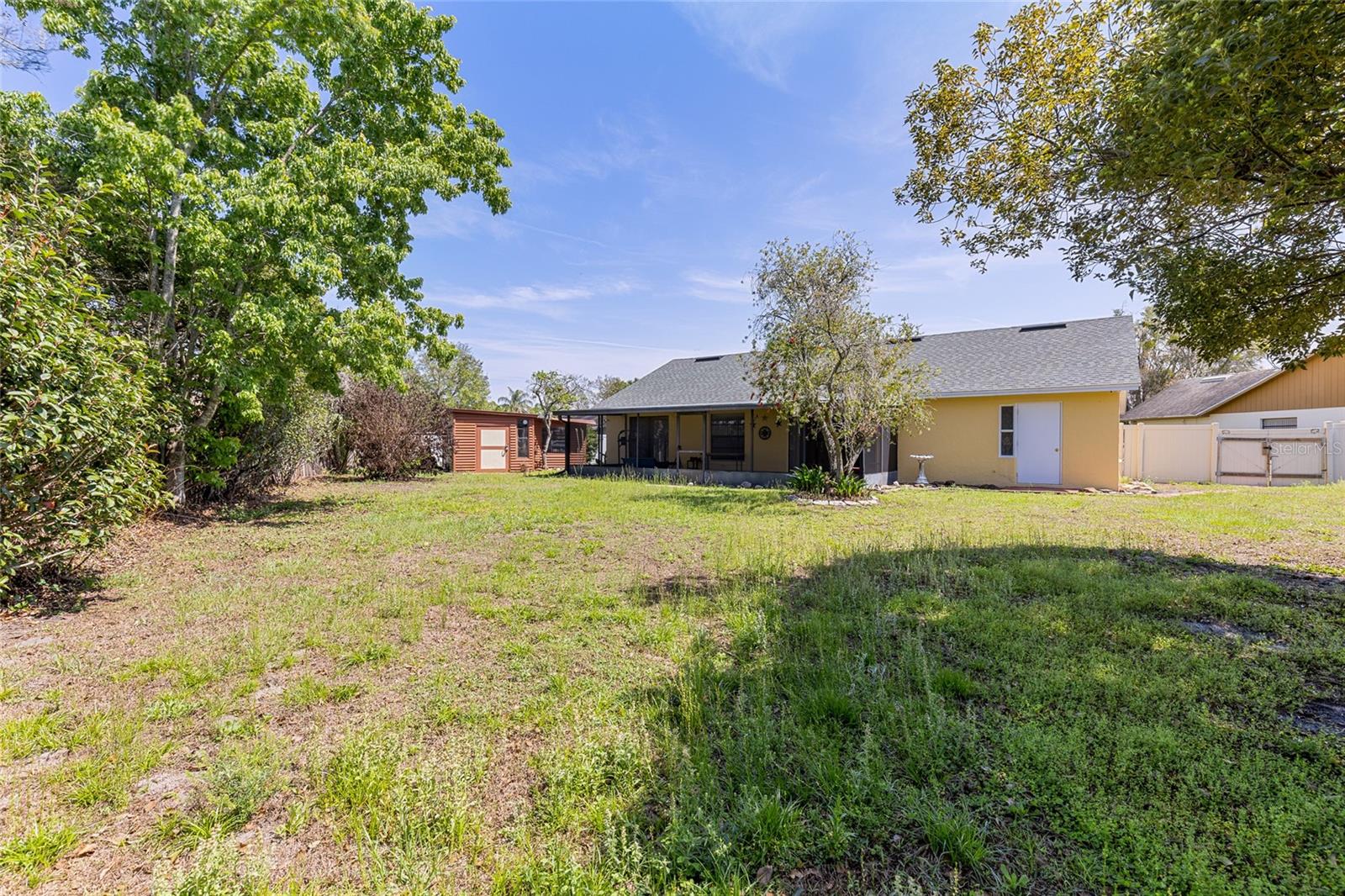 Listing photo id 22 for 9858 Balmoral Circle