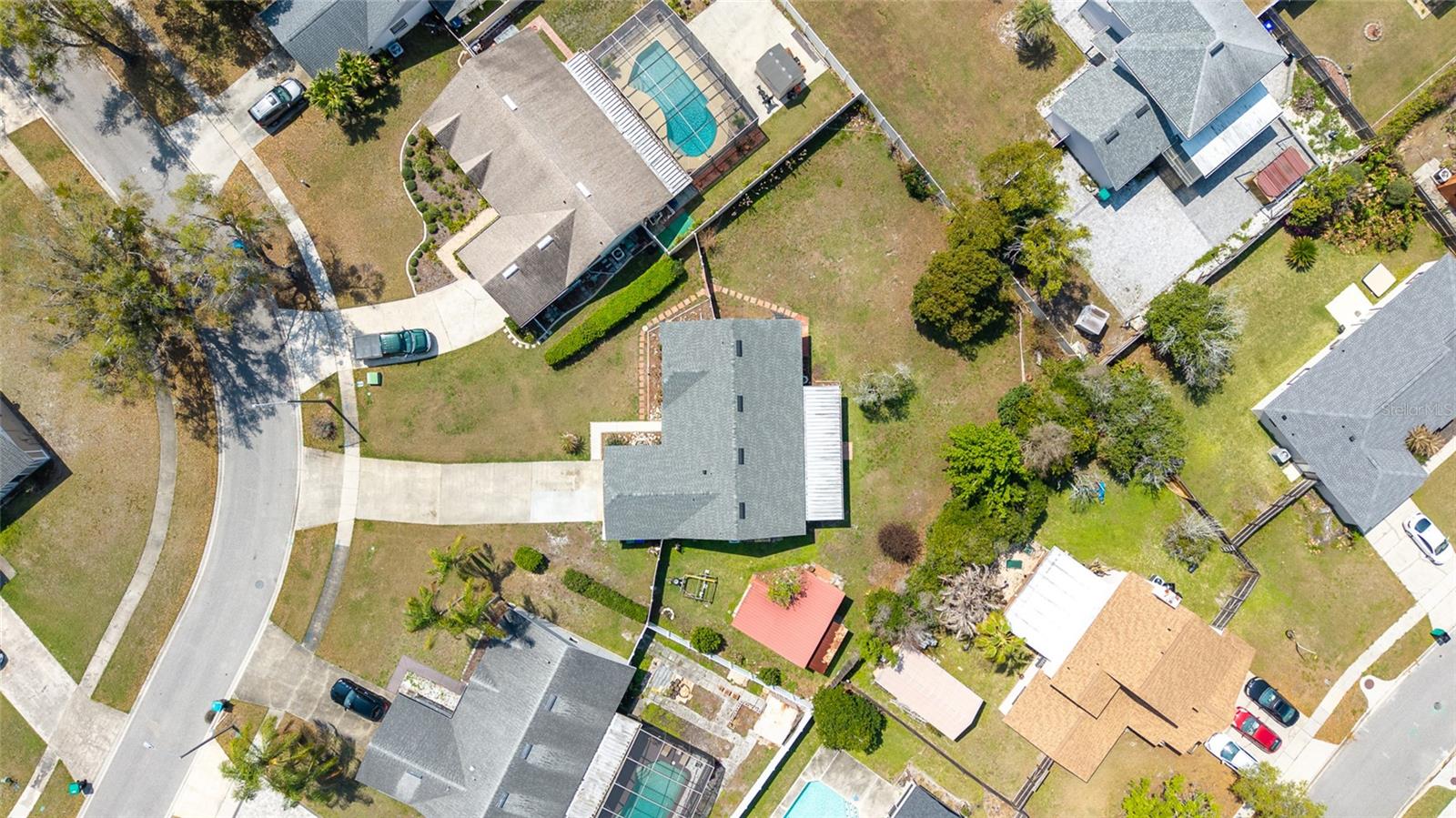 Listing photo id 25 for 9858 Balmoral Circle