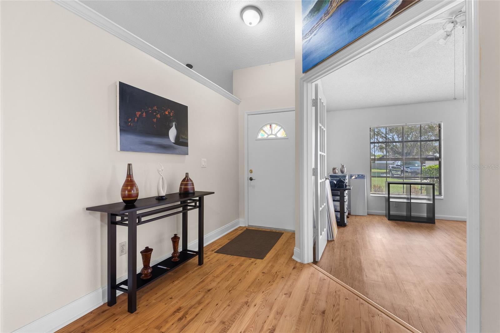 Listing photo id 2 for 9858 Balmoral Circle