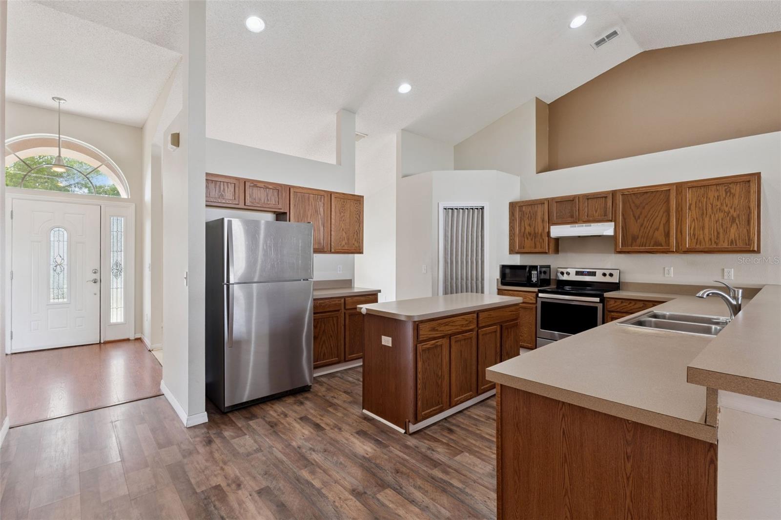 Listing photo id 8 for 1111 Chichester Court