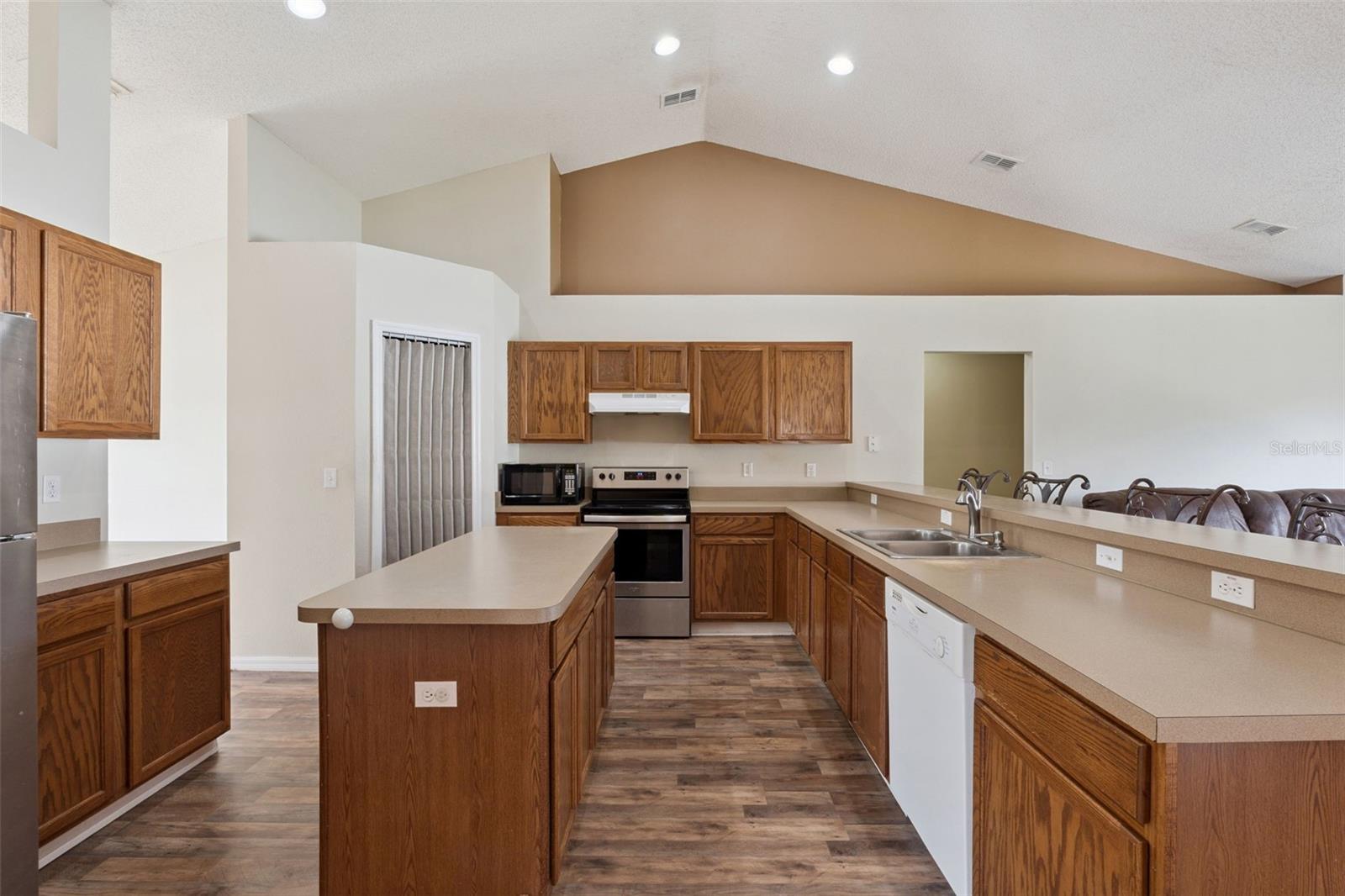 Listing photo id 9 for 1111 Chichester Court