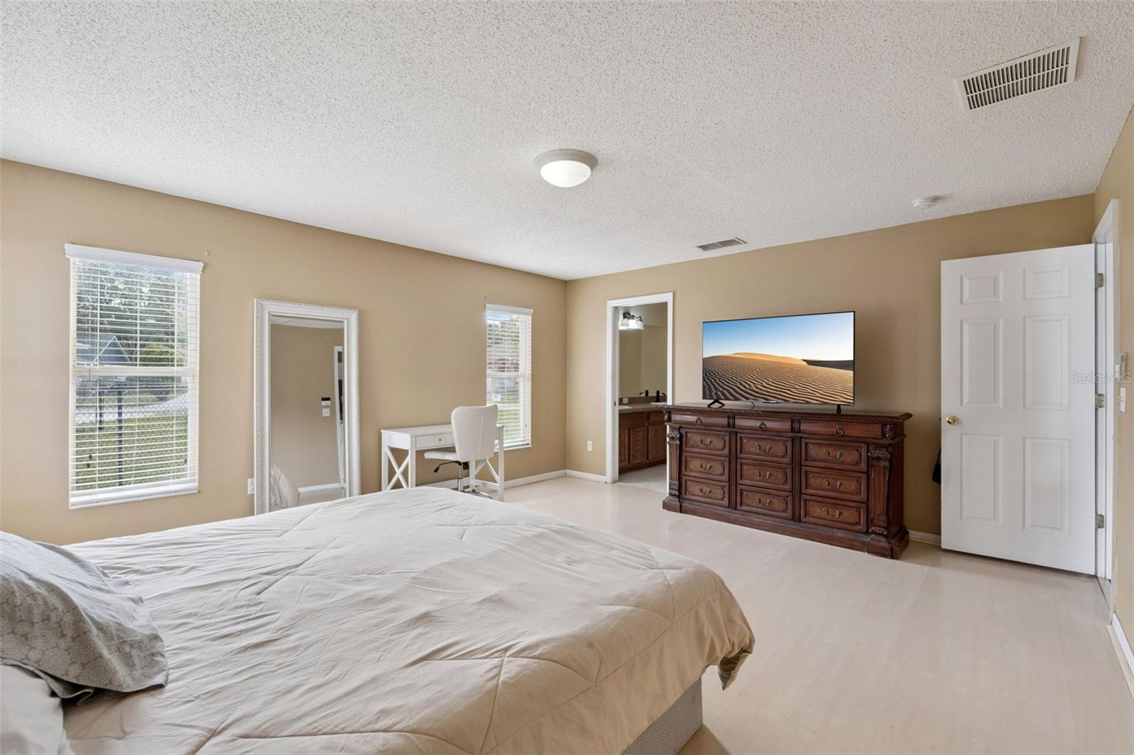 Listing photo id 12 for 1111 Chichester Court