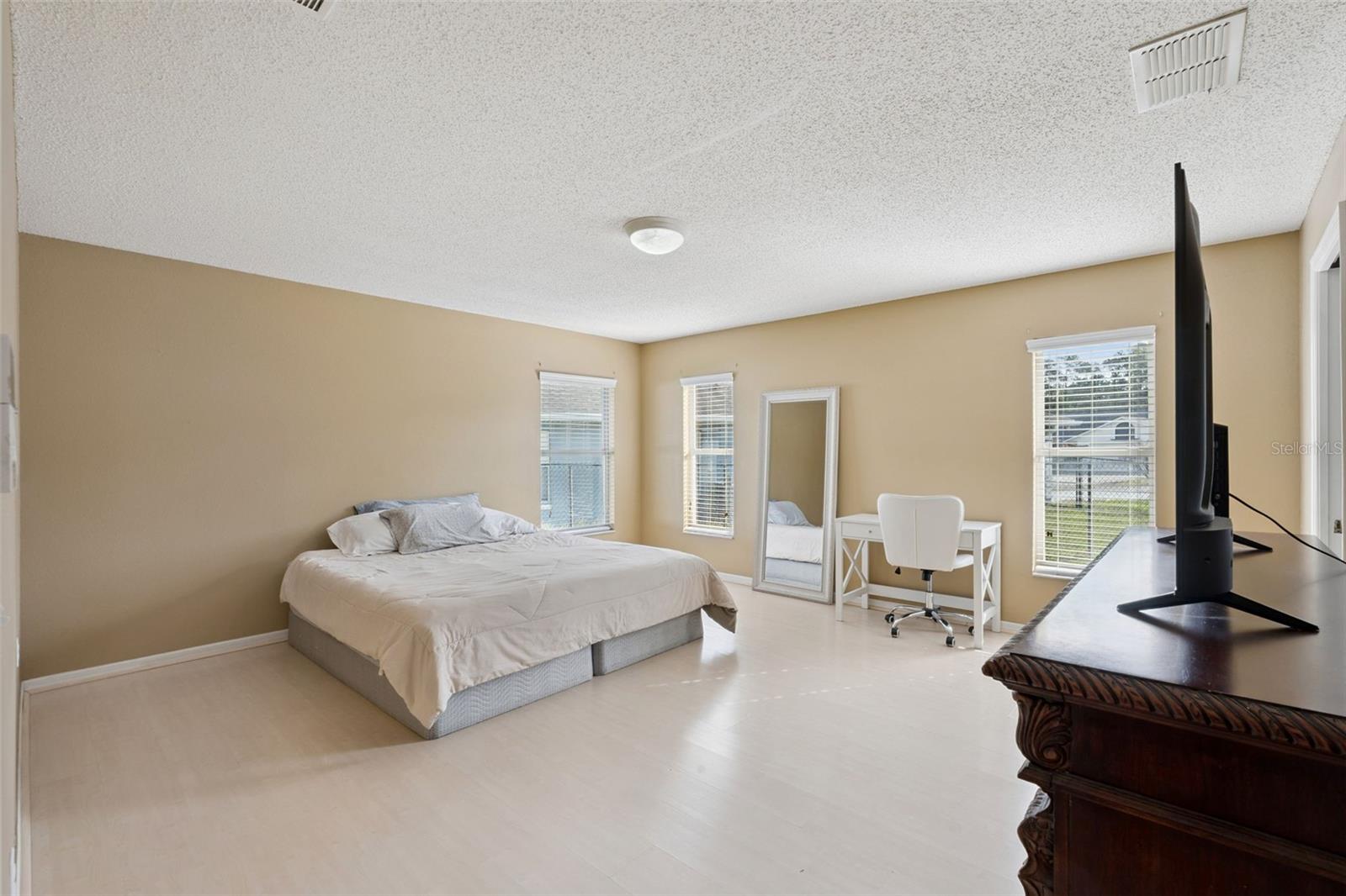 Listing photo id 13 for 1111 Chichester Court