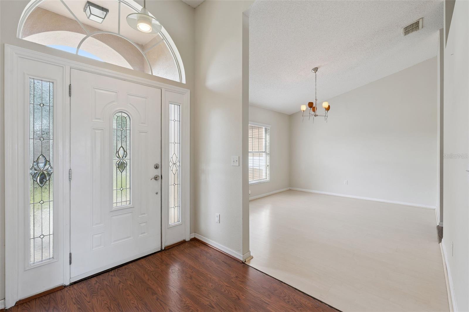 Listing photo id 0 for 1111 Chichester Court