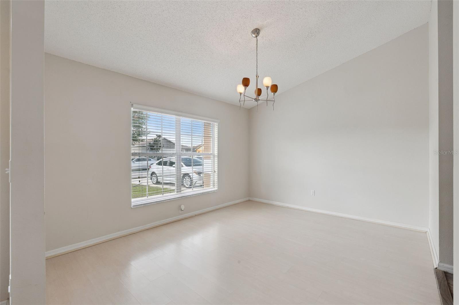 Listing photo id 1 for 1111 Chichester Court