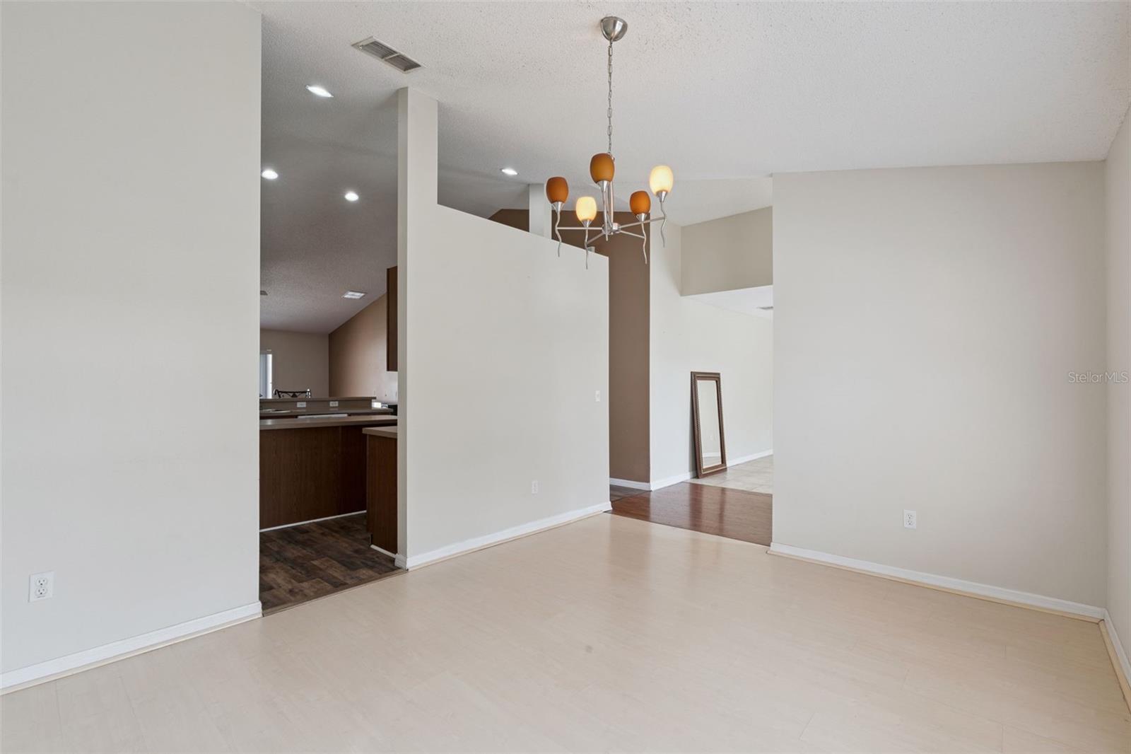 Listing photo id 2 for 1111 Chichester Court