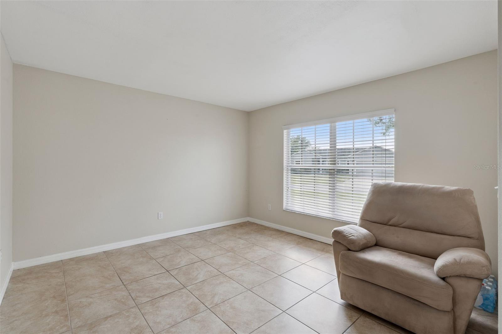 Listing photo id 4 for 1111 Chichester Court