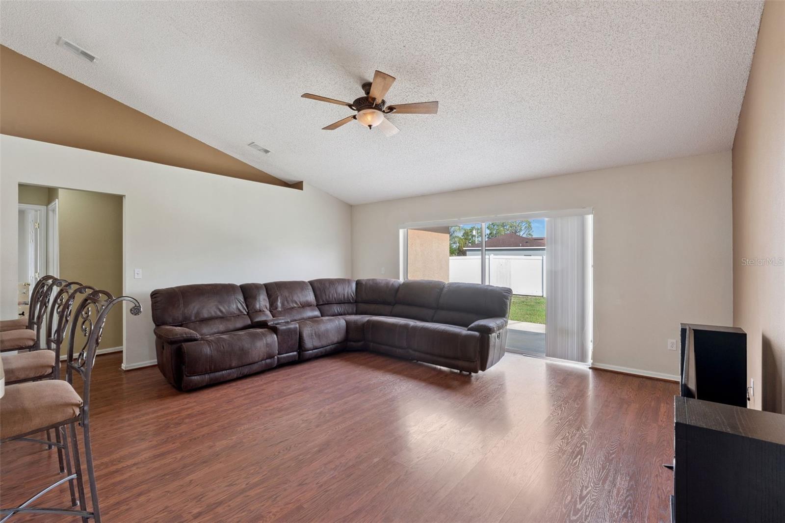 Listing photo id 5 for 1111 Chichester Court