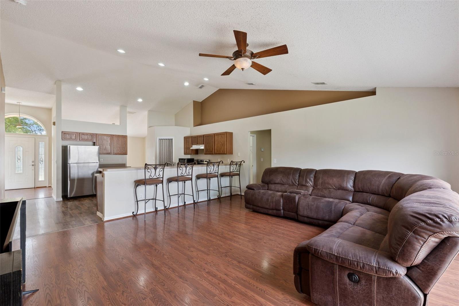 Listing photo id 6 for 1111 Chichester Court