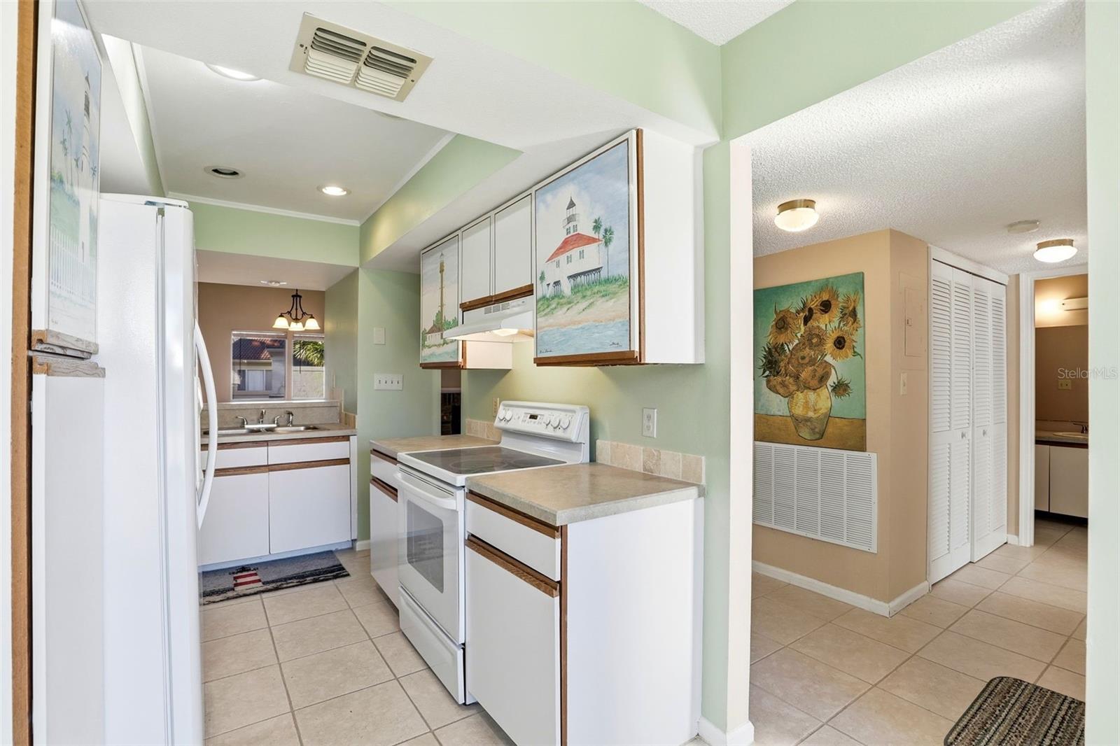 Image 13 of 26 For 190 Sabal Palm Place 190