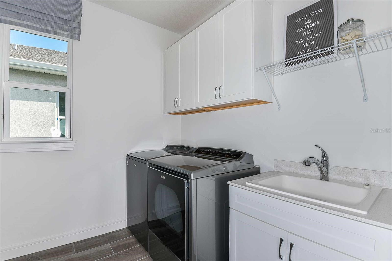 Image 23 of 23 For 9108 Splashing Drive