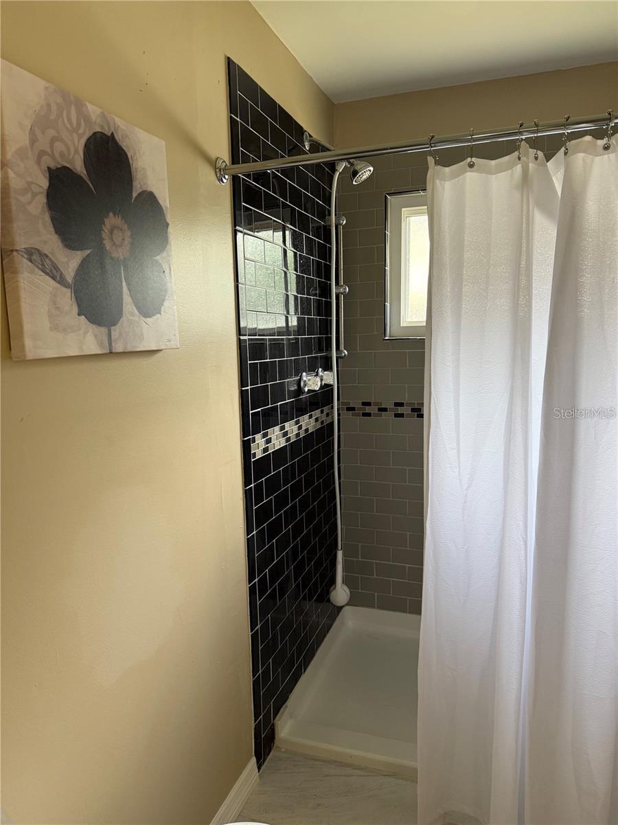 Listing photo id 10 for 5408 Ferdinand Drive