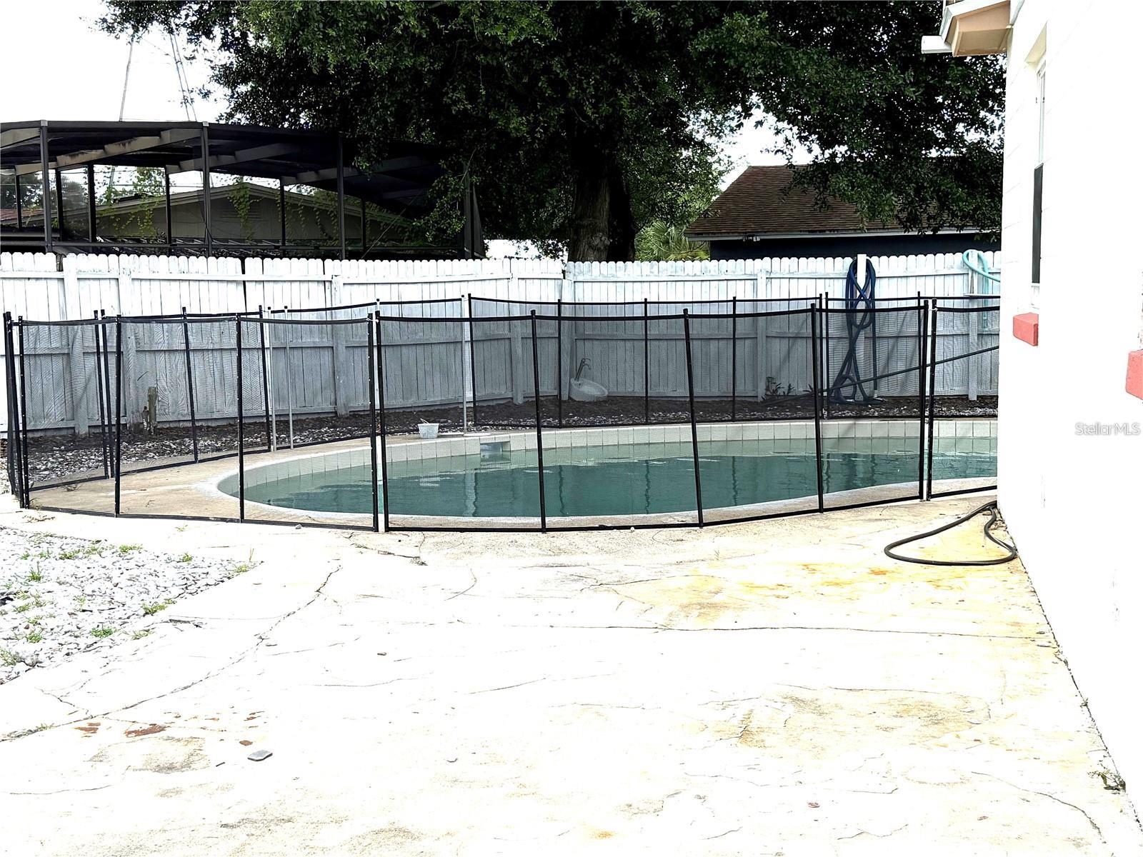 Listing photo id 14 for 5408 Ferdinand Drive