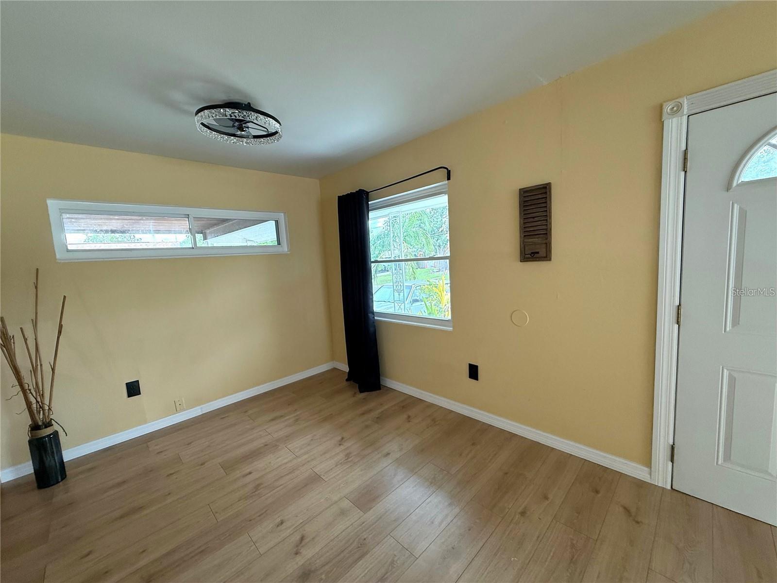 Listing photo id 1 for 5408 Ferdinand Drive