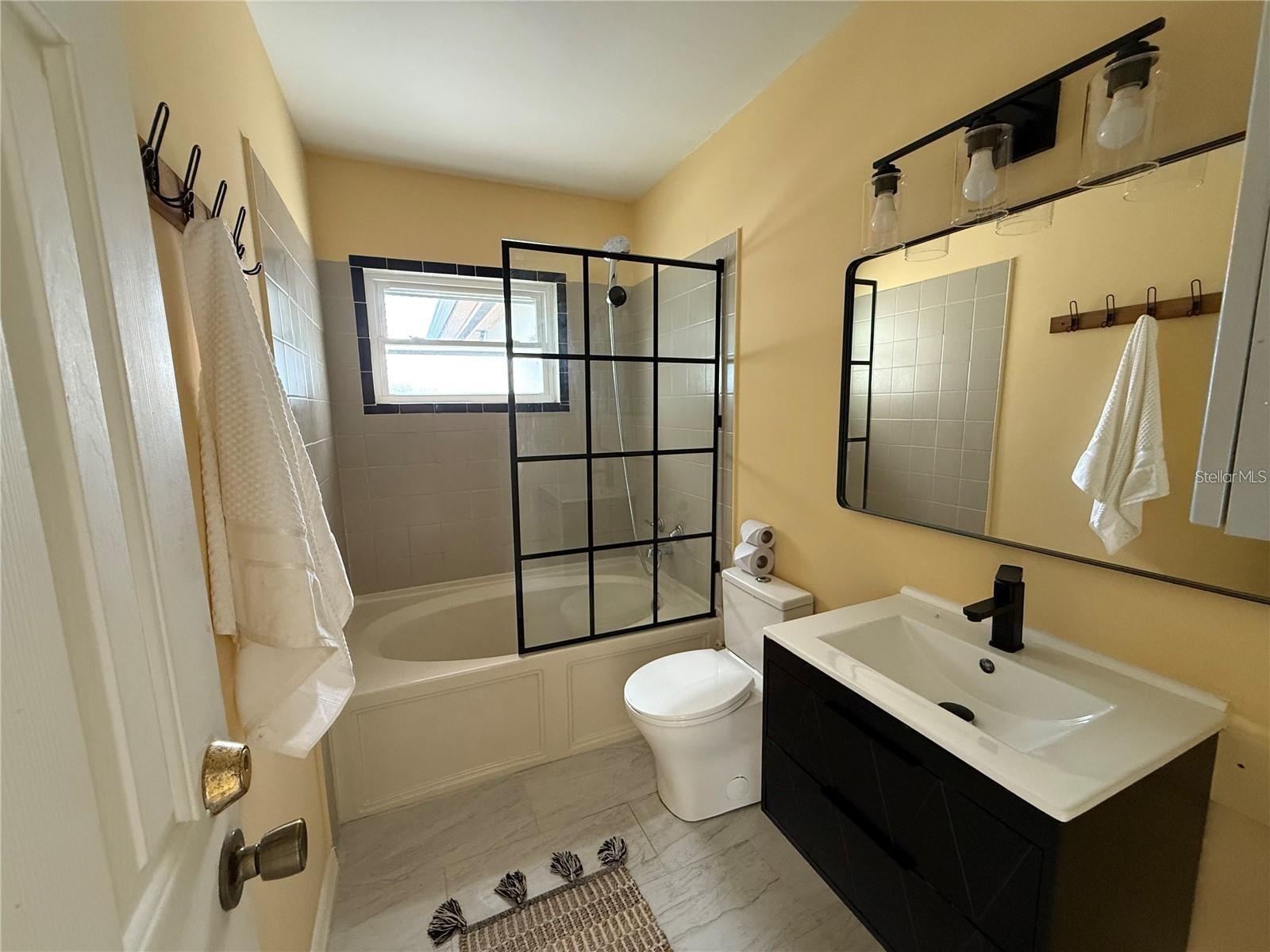 Listing photo id 6 for 5408 Ferdinand Drive