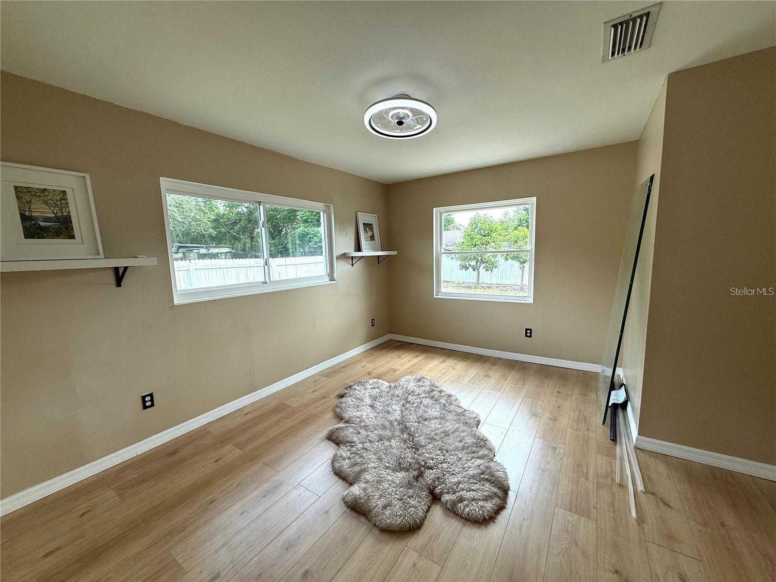 Listing photo id 7 for 5408 Ferdinand Drive