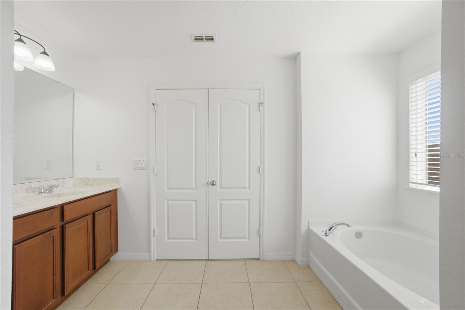 Image 16 of 29 For 3721 Maidencain Street