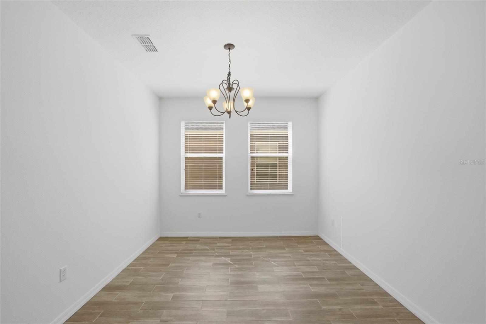 Image 6 of 29 For 3721 Maidencain Street