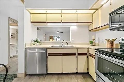 Image 8 of 17 For 25107 Northlake Drive 25107