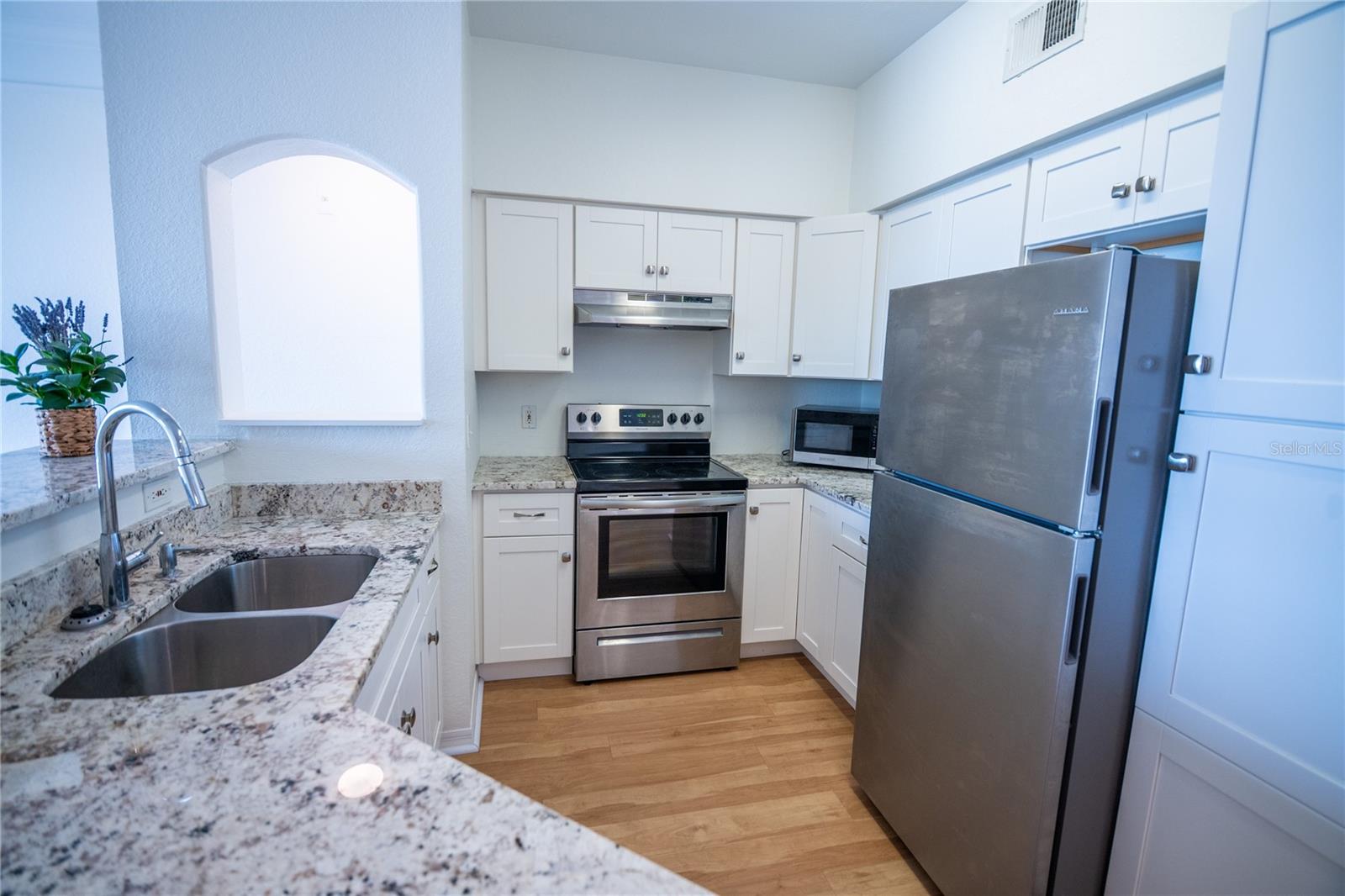 Image 7 of 23 For 3428 Soho Street 204