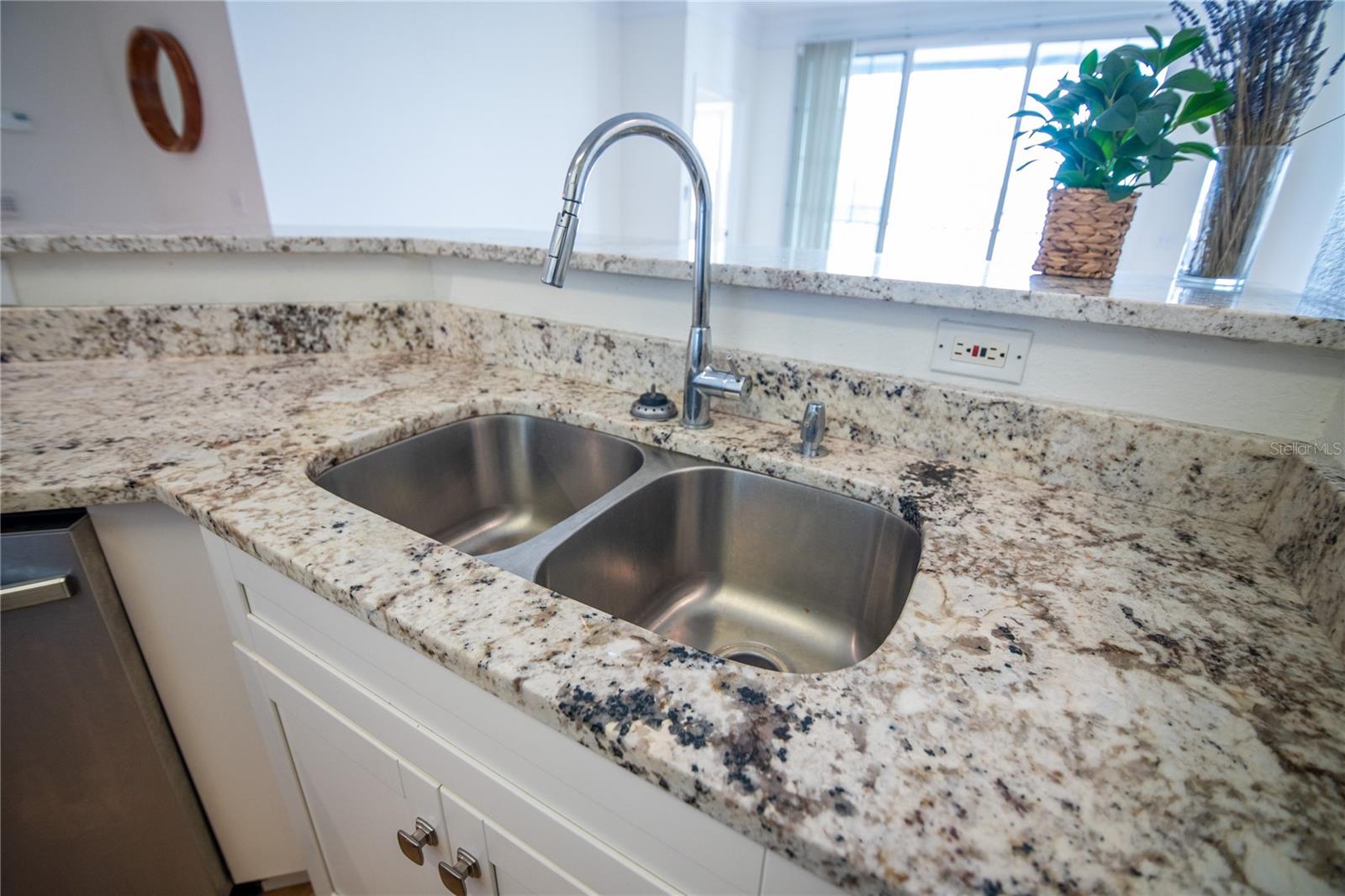 Image 9 of 23 For 3428 Soho Street 204