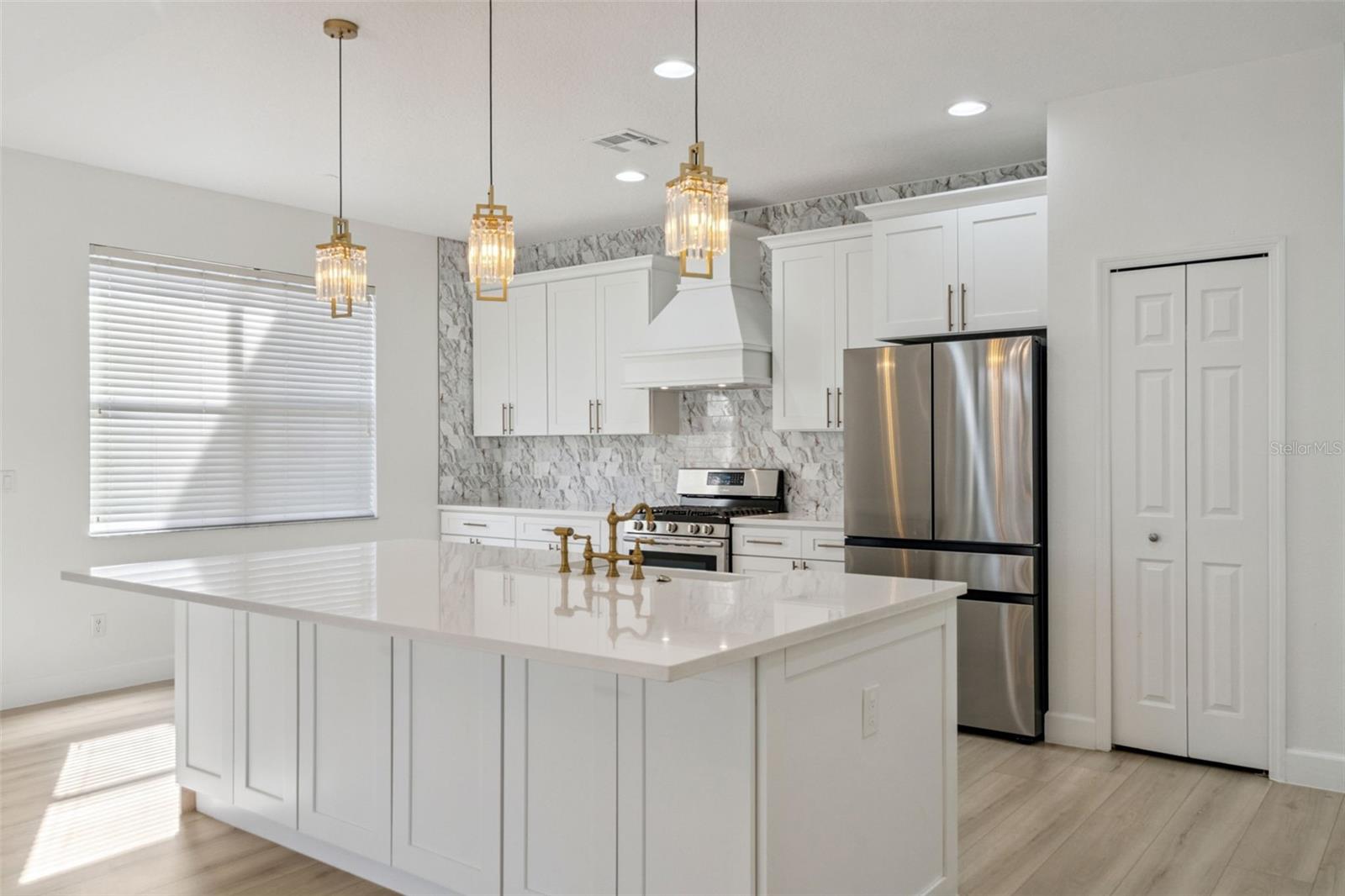 Image 14 of 91 For 14255 Sonco Avenue