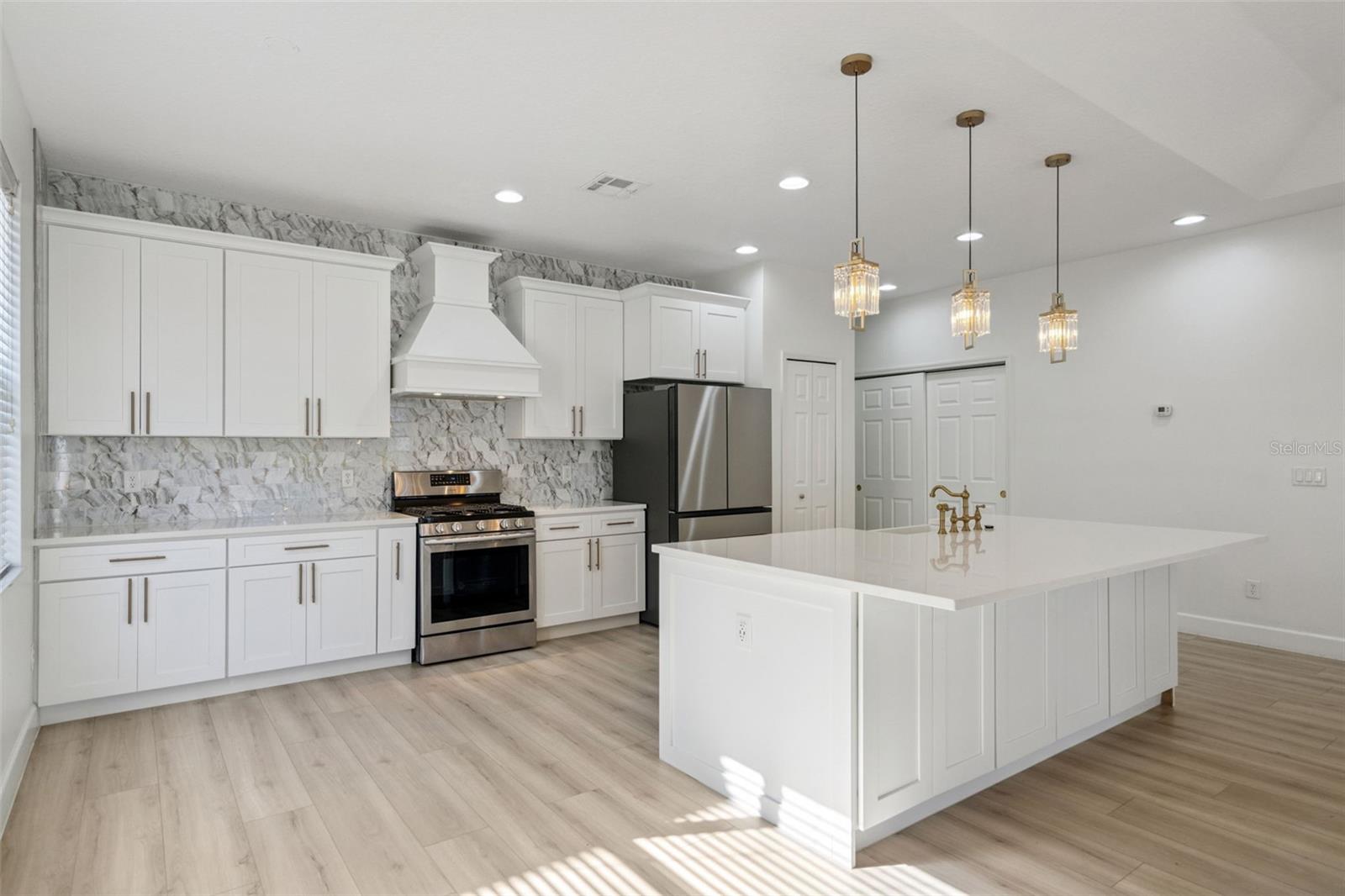 Image 15 of 91 For 14255 Sonco Avenue