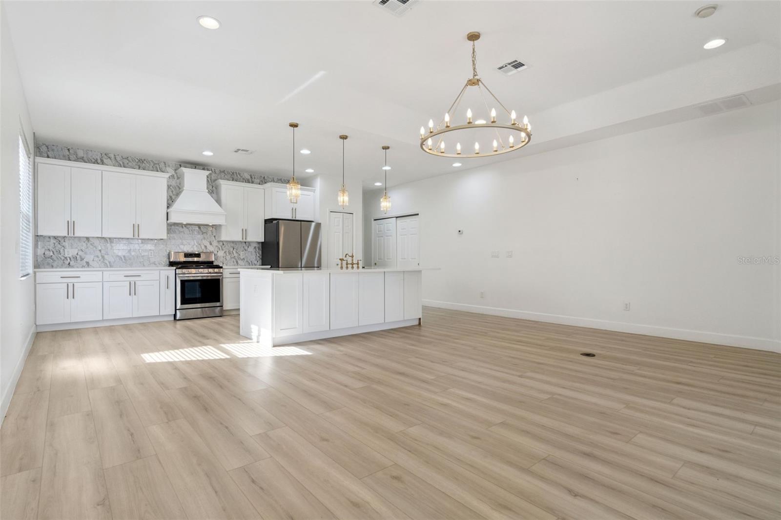 Image 20 of 91 For 14255 Sonco Avenue