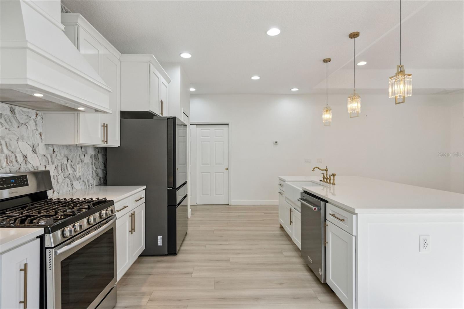 Image 21 of 91 For 14255 Sonco Avenue