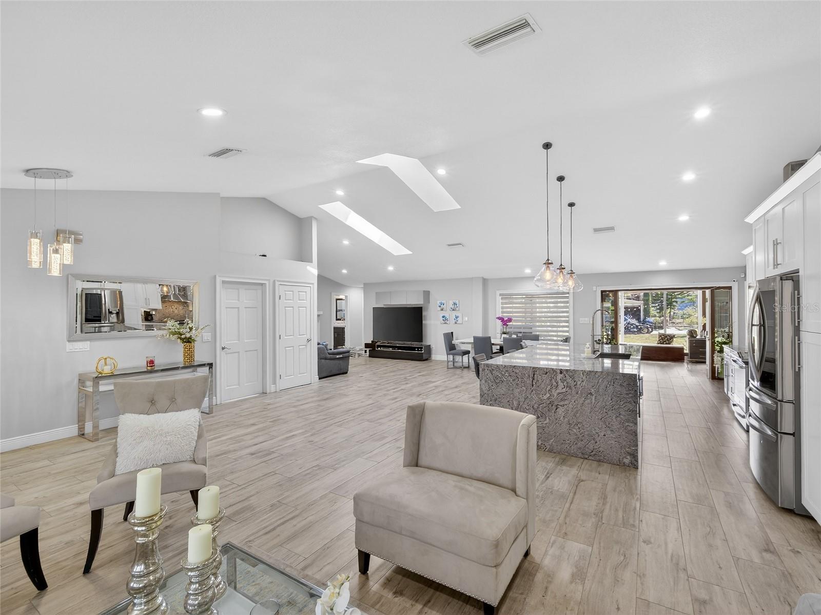 Image 22 of 100 For 1184 Laura Street