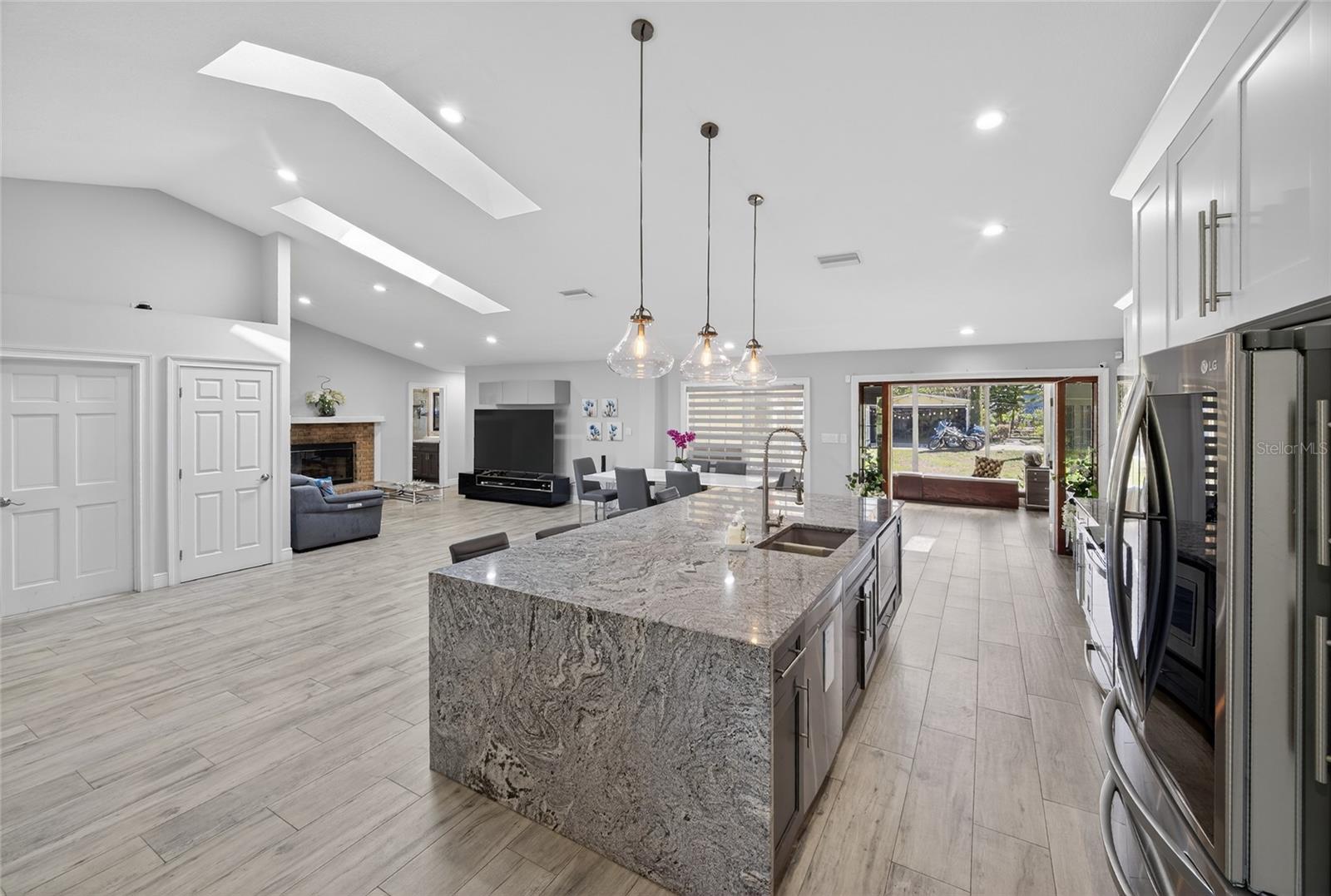 Image 28 of 100 For 1184 Laura Street