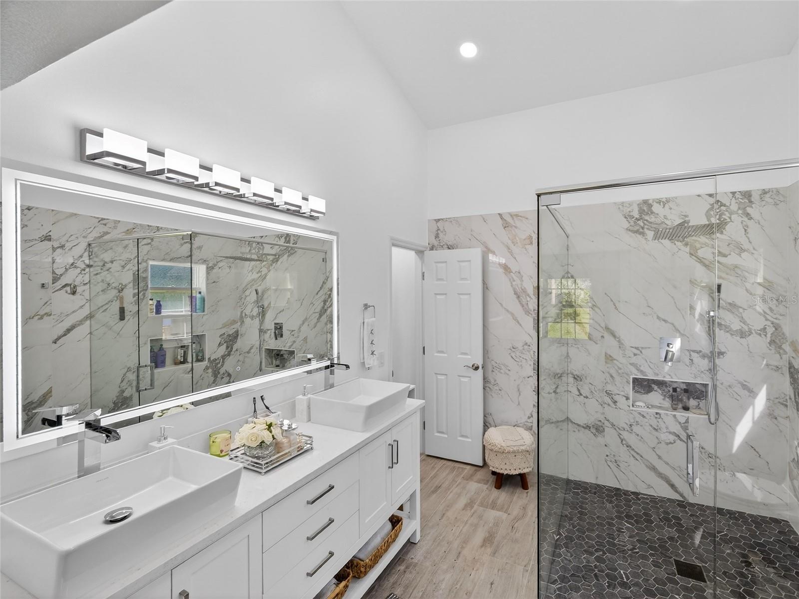 Image 37 of 100 For 1184 Laura Street