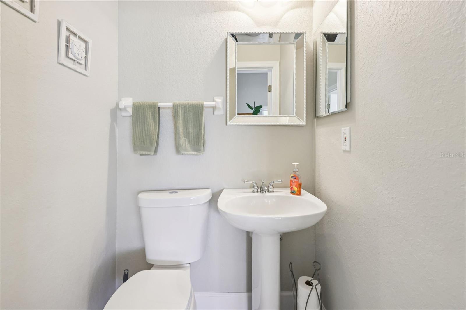 Image 16 of 73 For 20421 Netherland Street