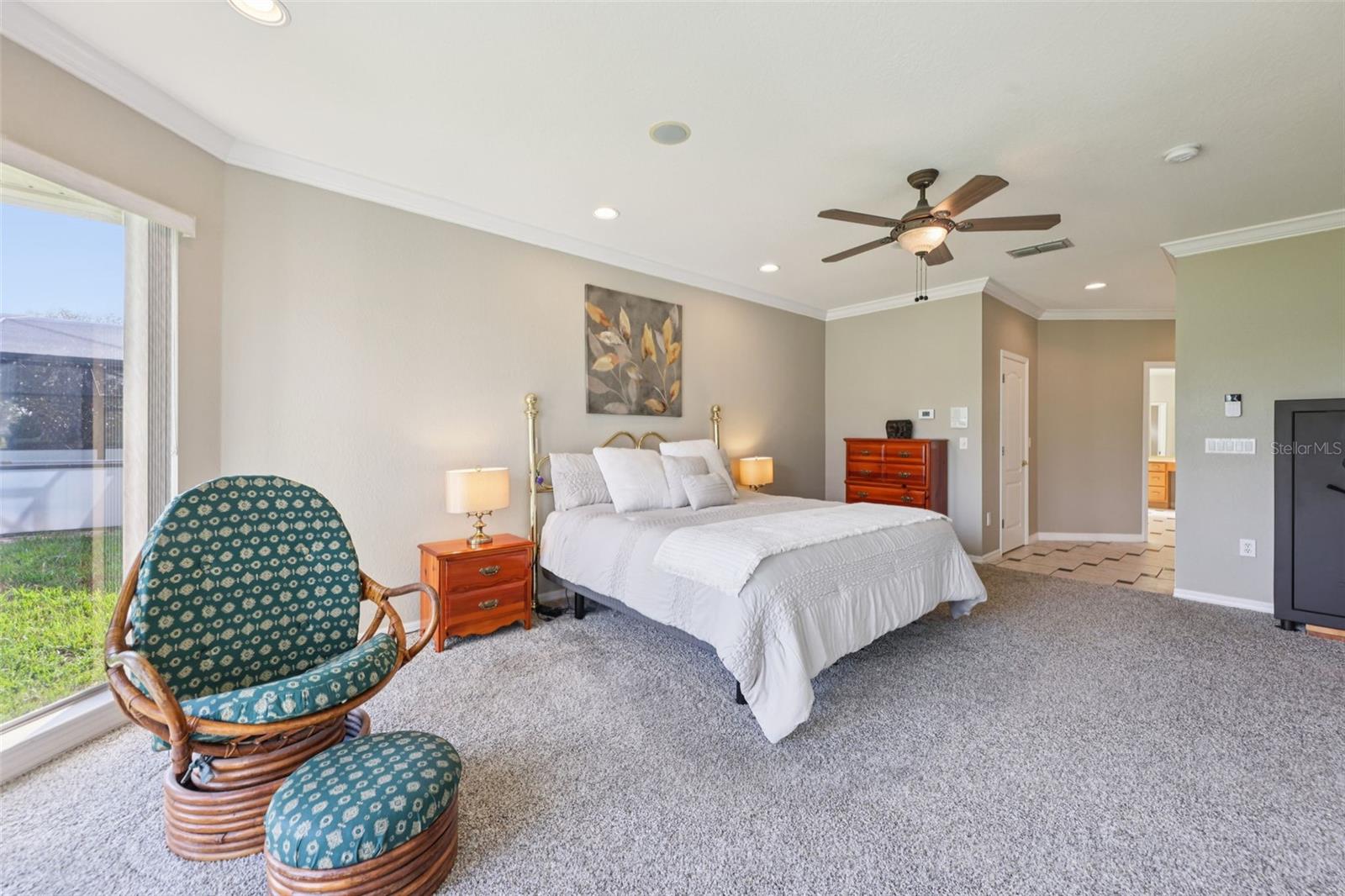 Image 19 of 73 For 20421 Netherland Street