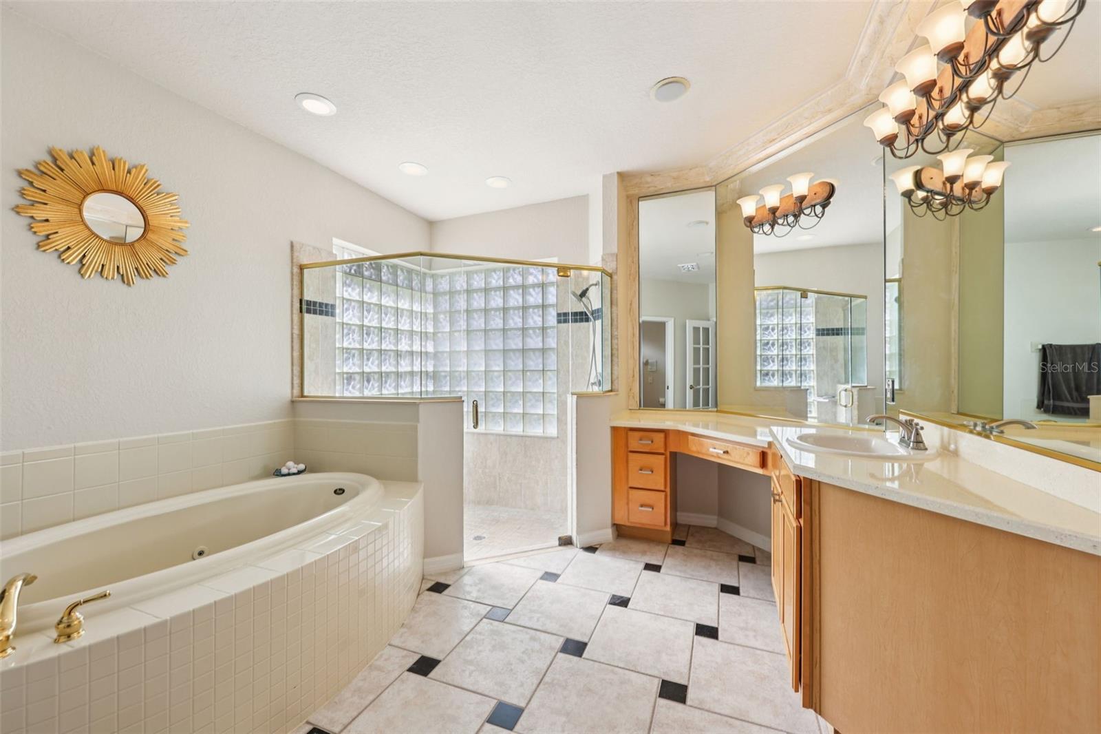 Image 21 of 73 For 20421 Netherland Street