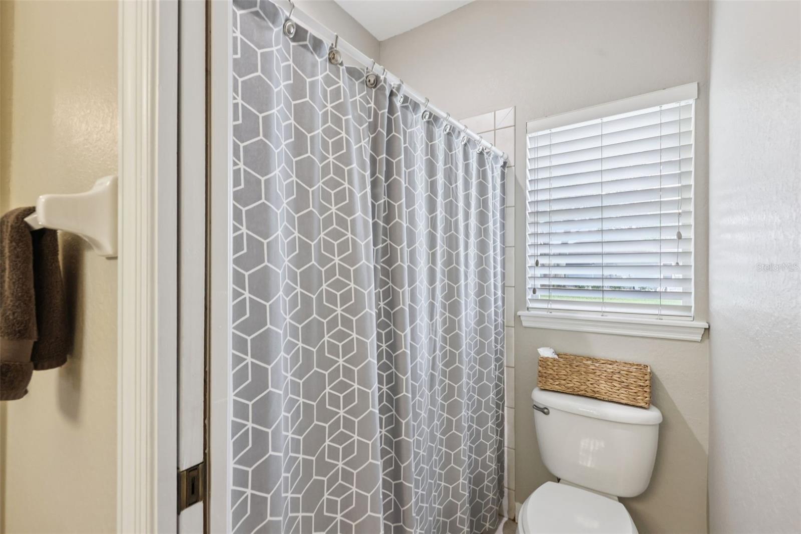 Image 36 of 73 For 20421 Netherland Street