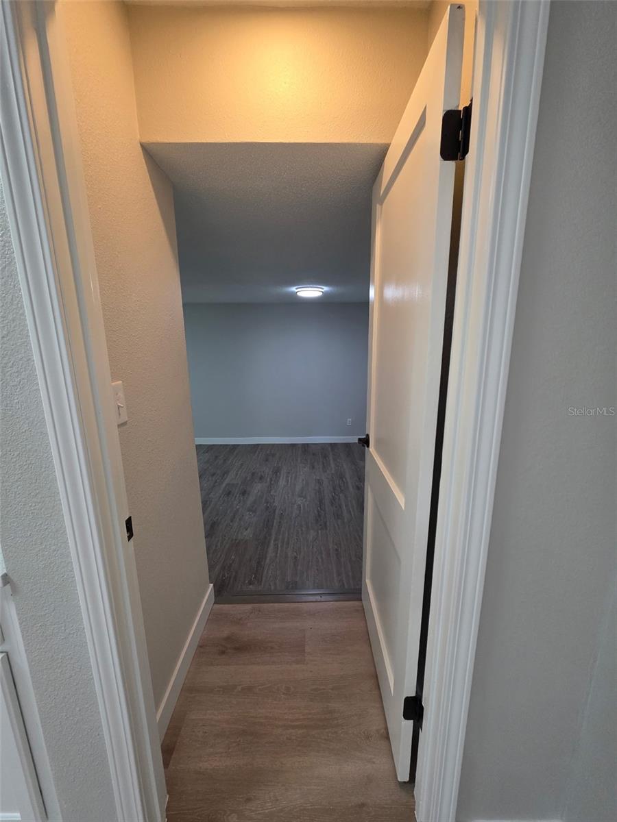 Image 15 of 22 For 410 Moseley Avenue