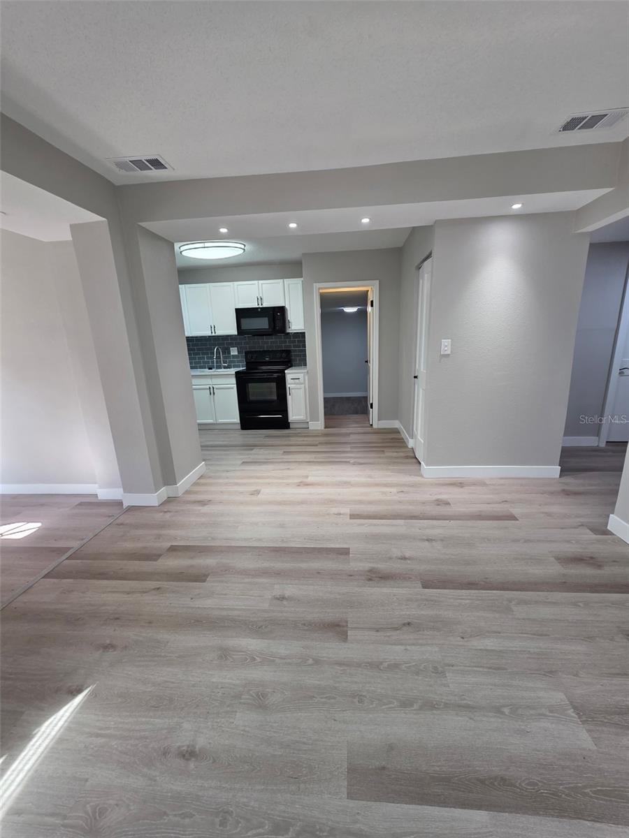 Image 2 of 22 For 410 Moseley Avenue