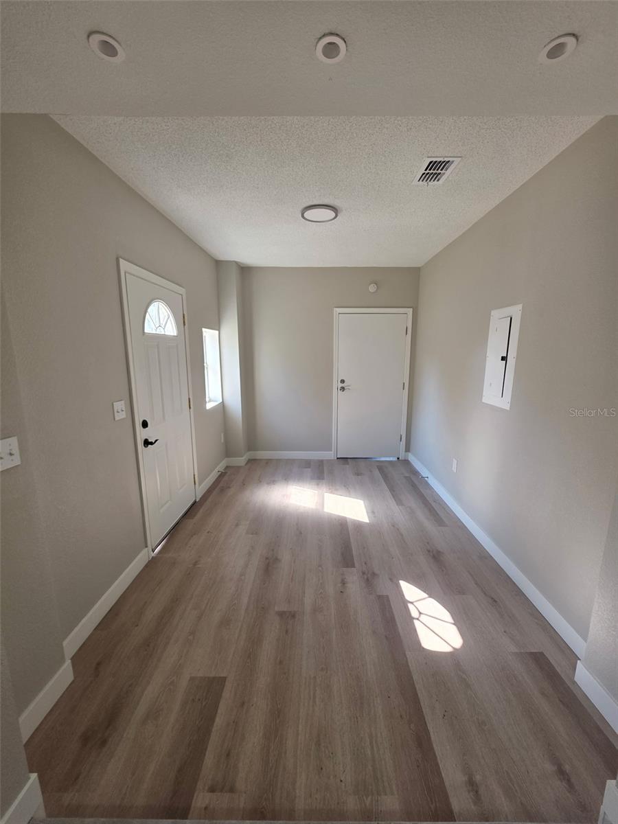 Image 9 of 22 For 410 Moseley Avenue